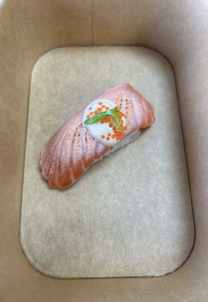 Nigiri Losos Flambe
