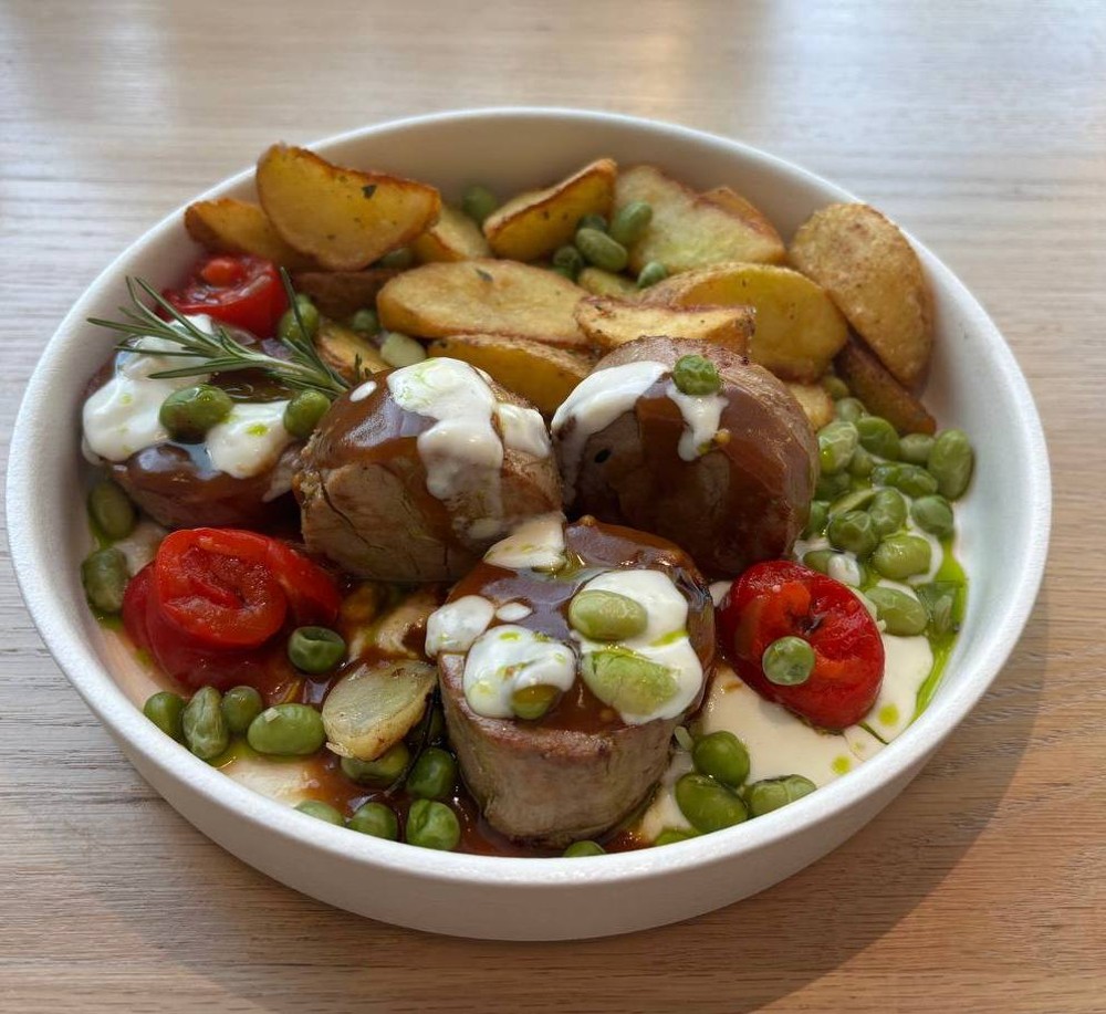 Медальйони зі свинини та овочами