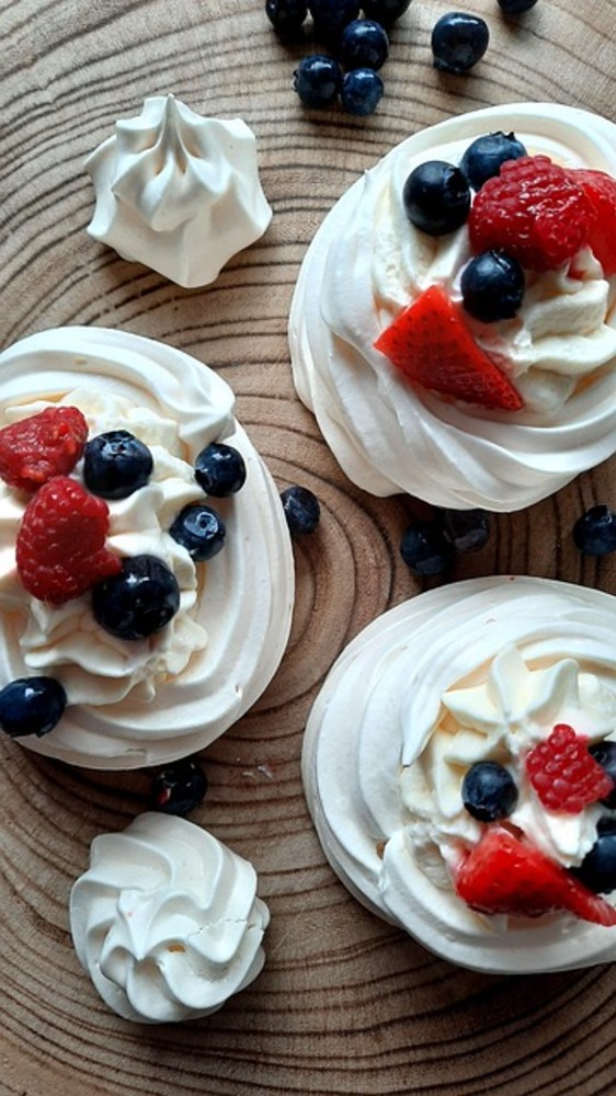 Pavlova dessert