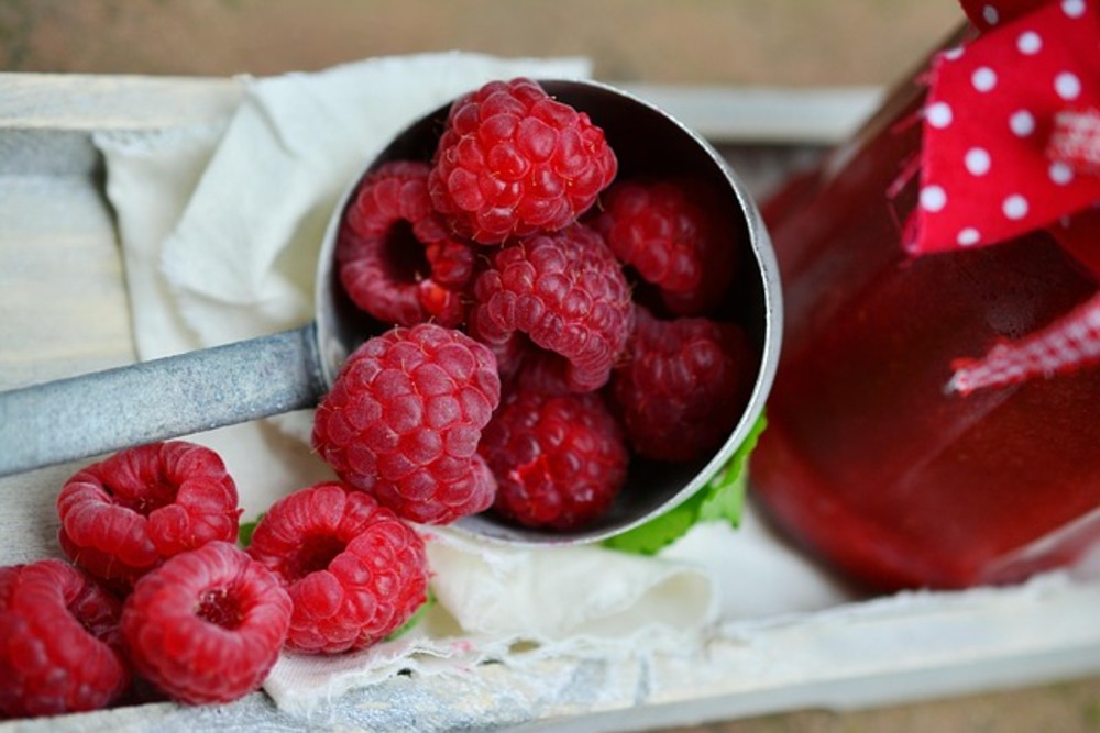 Raspberry cheesecake on a stick