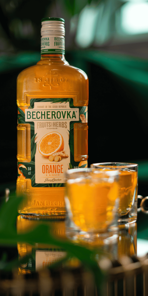 Лікер Becherovka зі смаком апельсина та імбиру