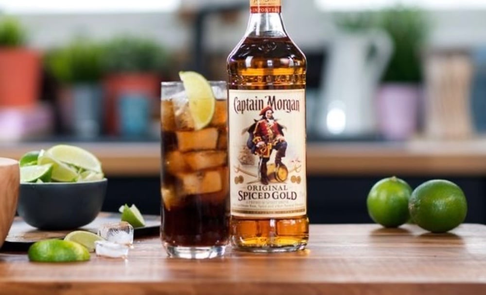 Ром Captain Morgan Spiced Gold 50мл