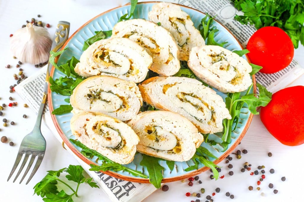 Куриный рулет с сыром и овощами / Chicken roll with cheese and vegetables