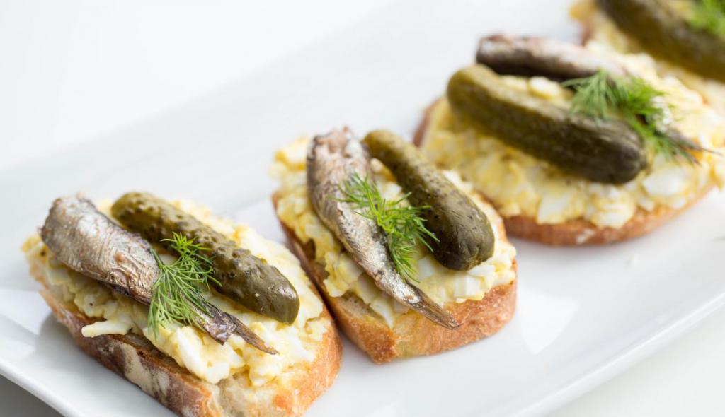 Брускетта со шпротами / Bruschetta with sprats