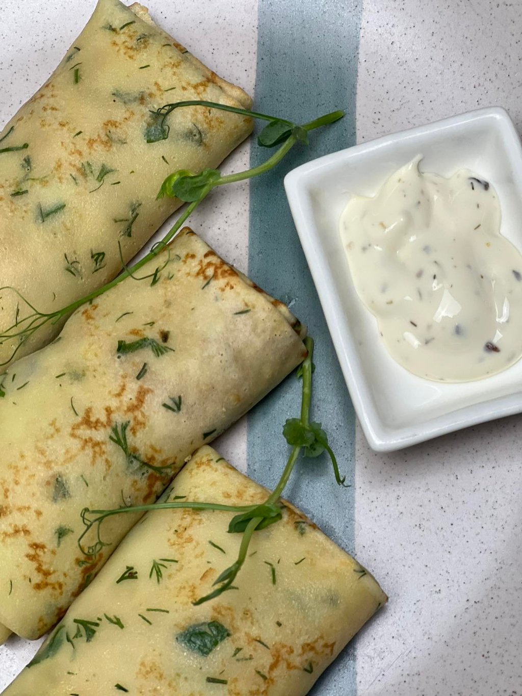 Млинці з куркою,грибами та сиром