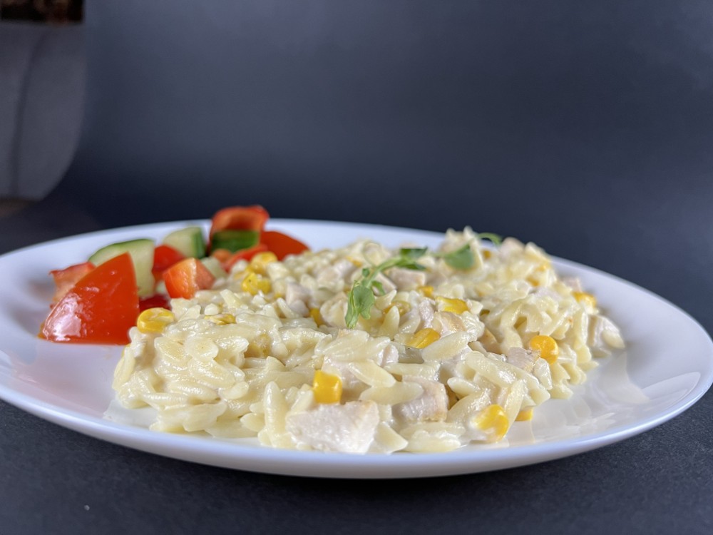 Паста з кукурудзою та курочкою