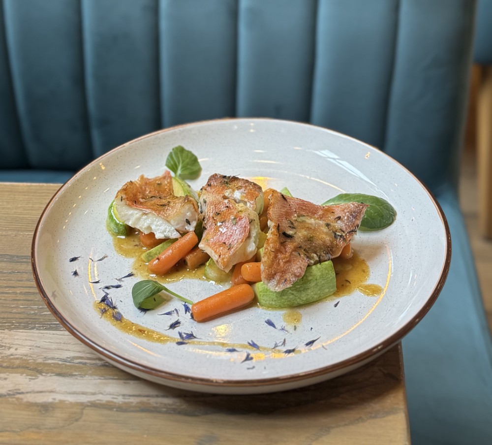 Філе окуня з овочами в апельсиновому соусі
