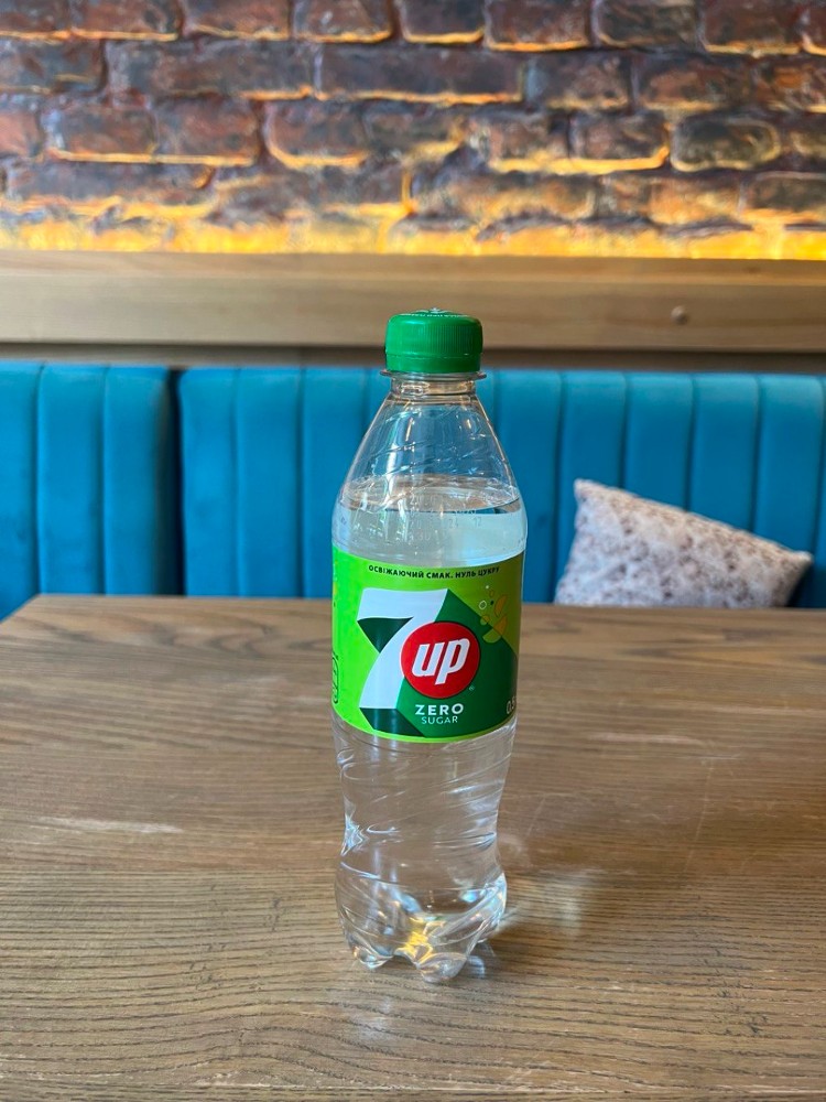 Напій 7UP 0,5л