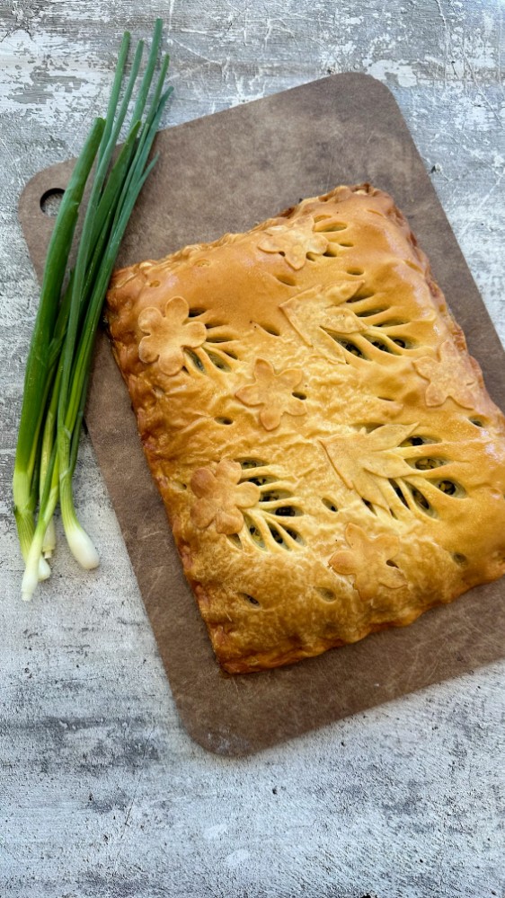 Пирог с зеленым луком и яйцами (1 кг.)