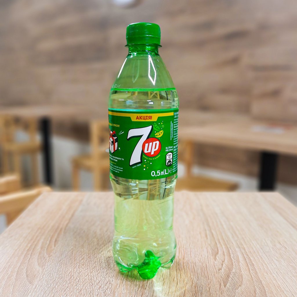 Напій безалкогольний сильногазований "7 UP" 0,5