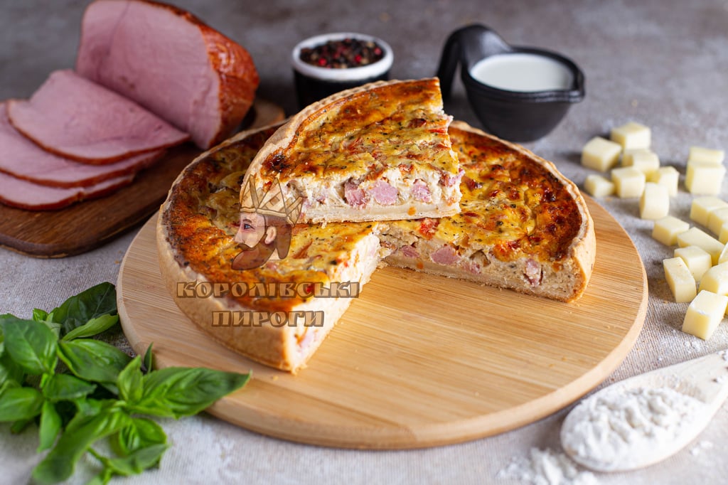Кіш з Шинкою, Фірмовим Сиром і Томатами