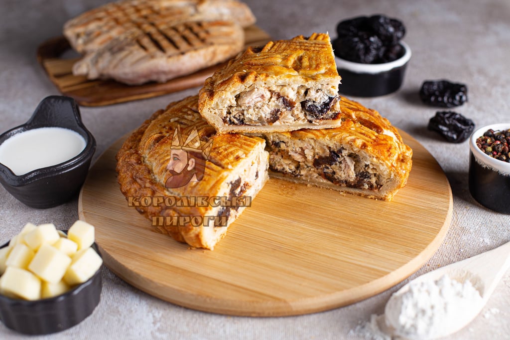 з Індиком, сиром і Чорносливом