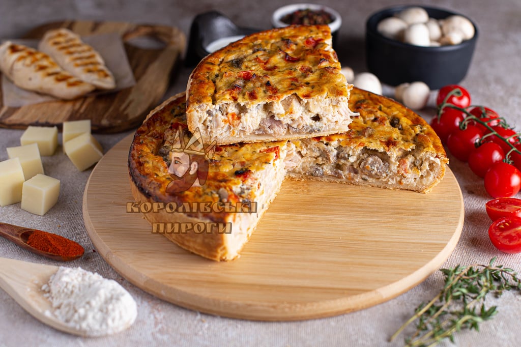 Кіш з Куркою, фірмовим сиром і Шампіньйонами