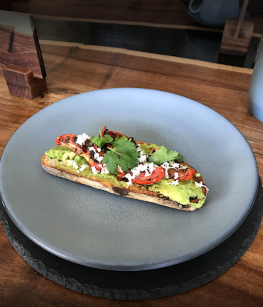 Pan c/ Aguacate y Tomate