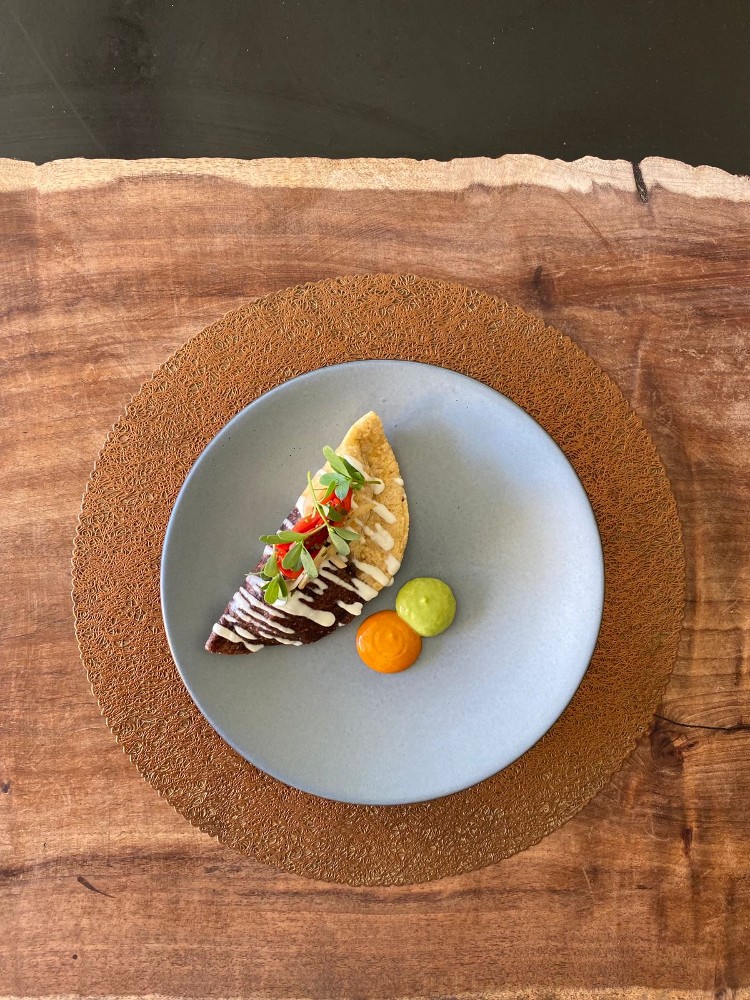 Empanada de Minilla de Pescado / Fish & Chaya