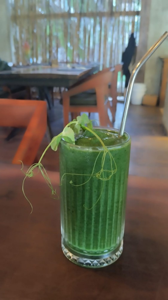 GREEN