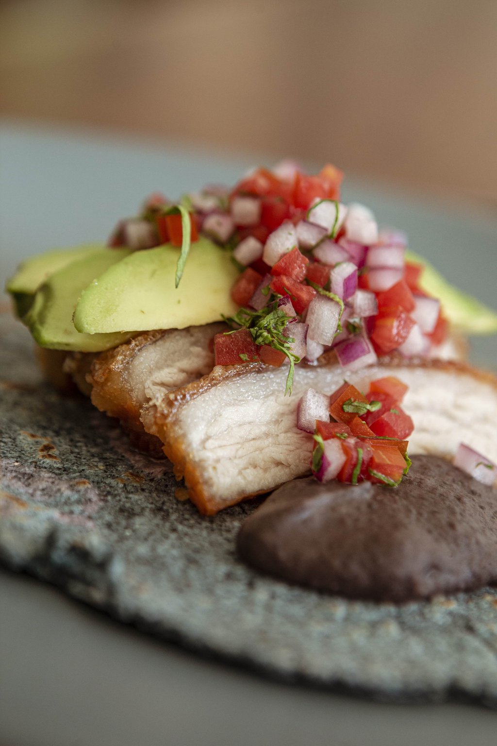 Taco de castacán ( 3 ) / Crisp pork belly taco ( 3 )