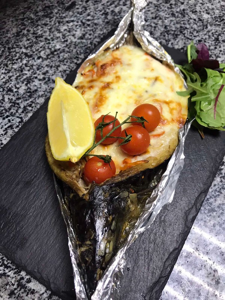Скумбрія з овочами