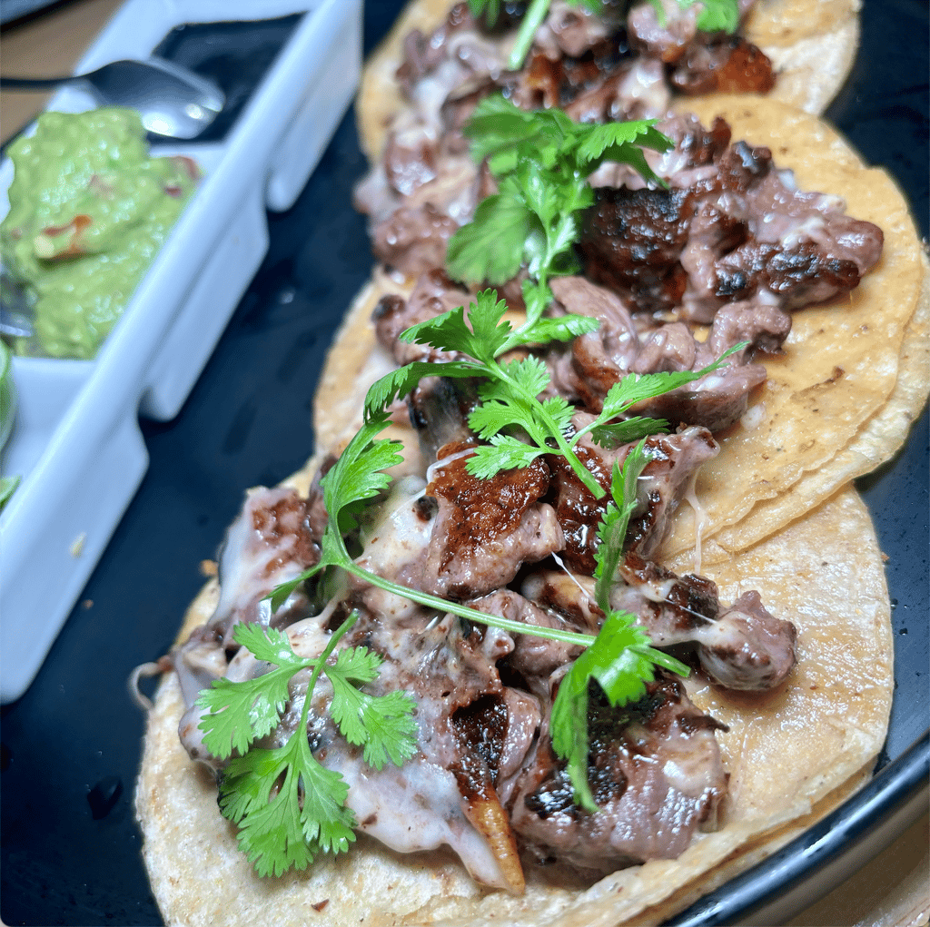 Tacos de arrachera con queso