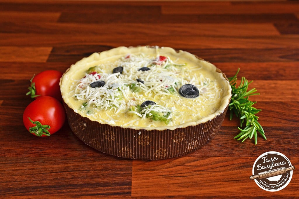 Кіш з куркою та овочами 