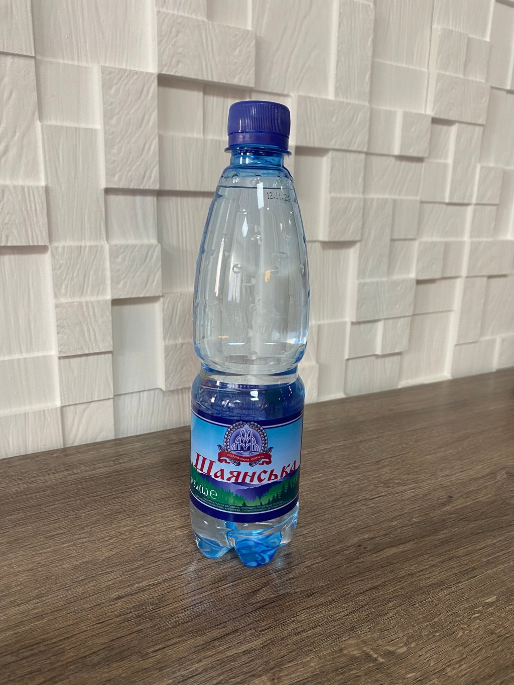 Мінеральна вода пластик