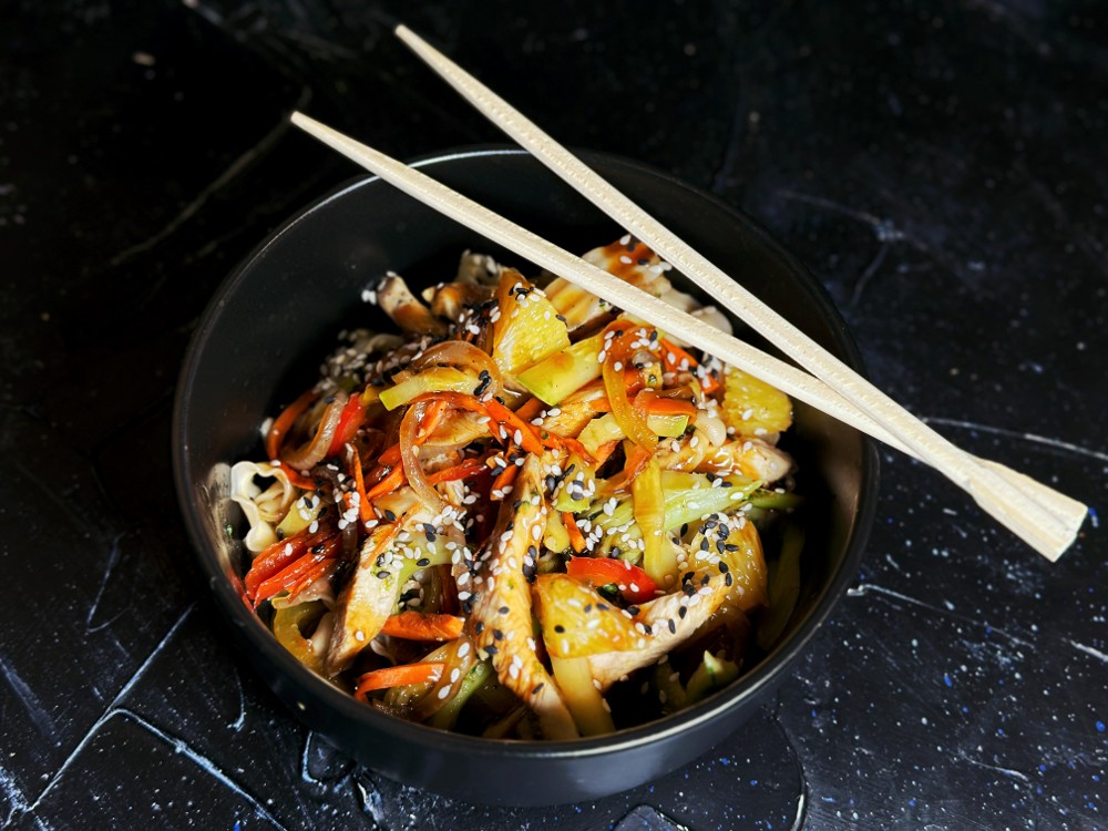 Локшина WOK з куркою