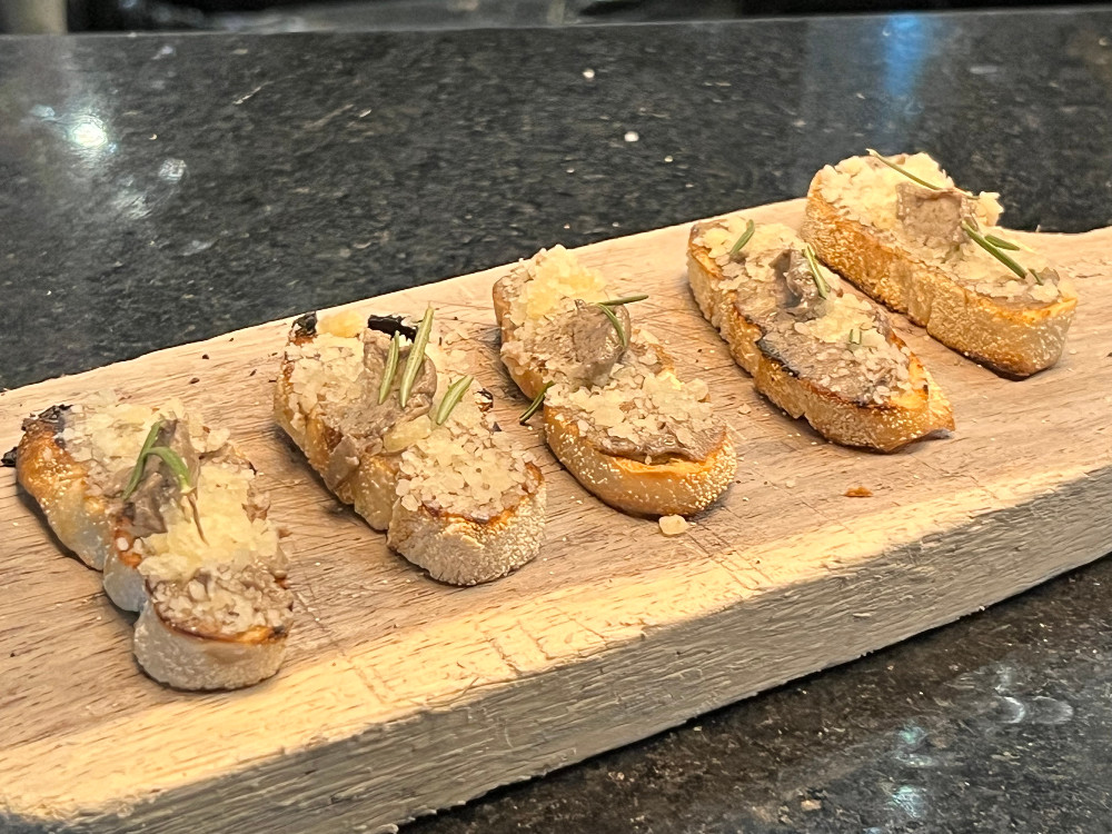 Bruschetta de Crema de Trufa y Parmigiano
