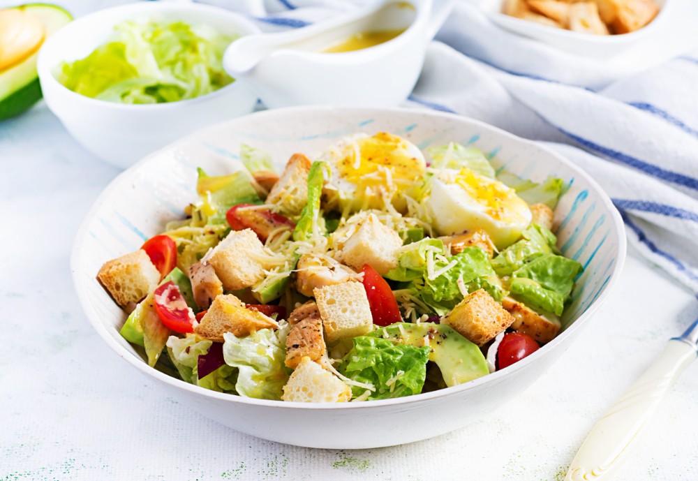 Салат Цезарь з куркою 100г