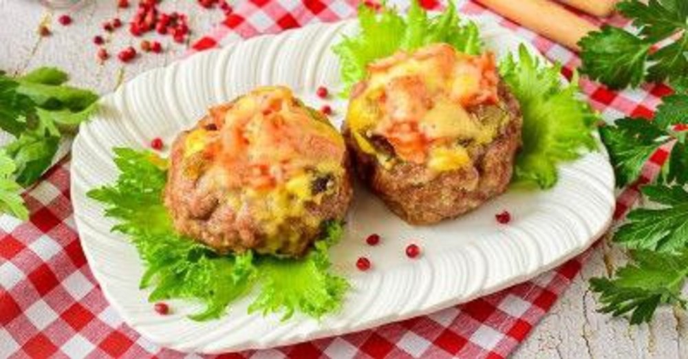 Курячі биточки з овочевою сальсою під сиром 75г