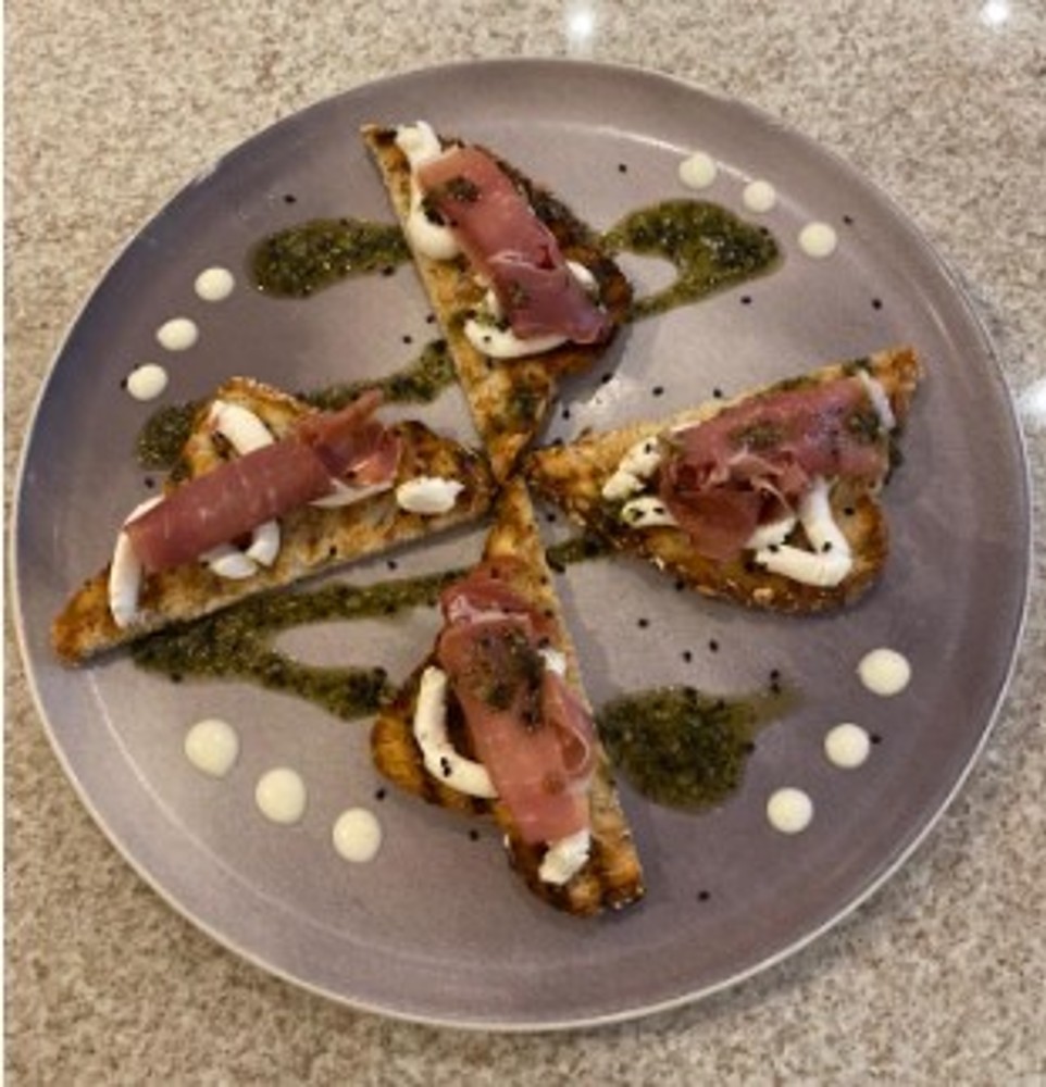 Toast de Serrano con queso de cabra