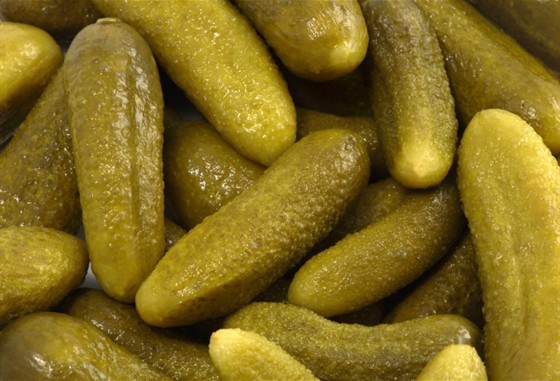 Солоний огірок 