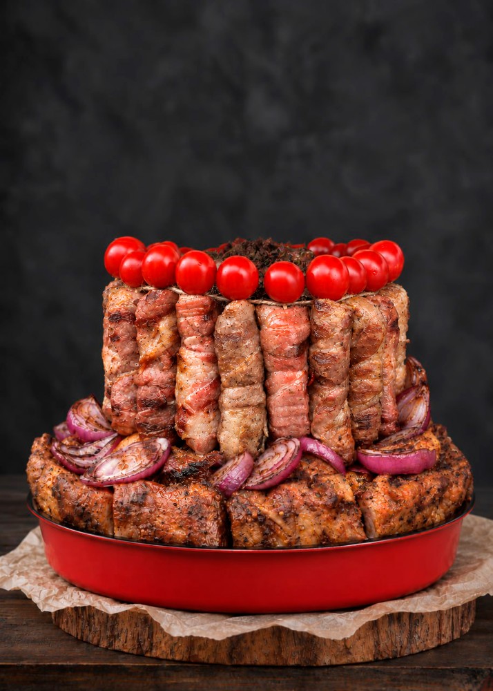 Мясний торт