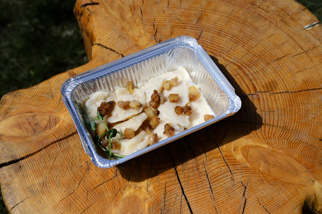 Вареники з капустою та шкварочками