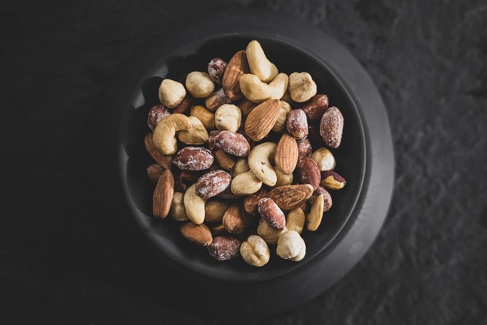 თხილის მიქსი • Mixed Nuts