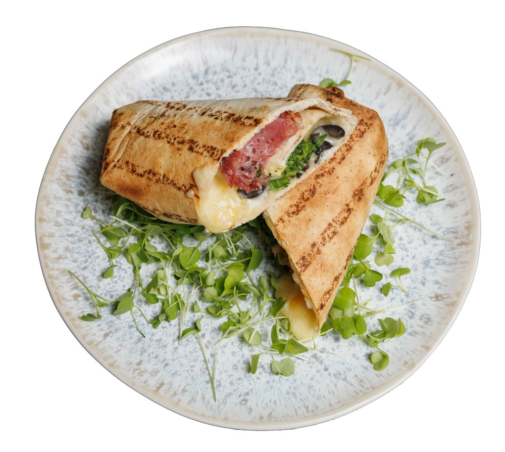 Тортилія з салямі та маслинами / Tortilla with salami and olives