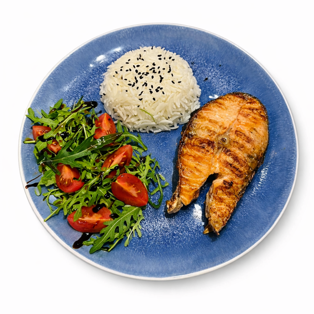 Стейк з лосося з салатом та гарніром / Salmon steak