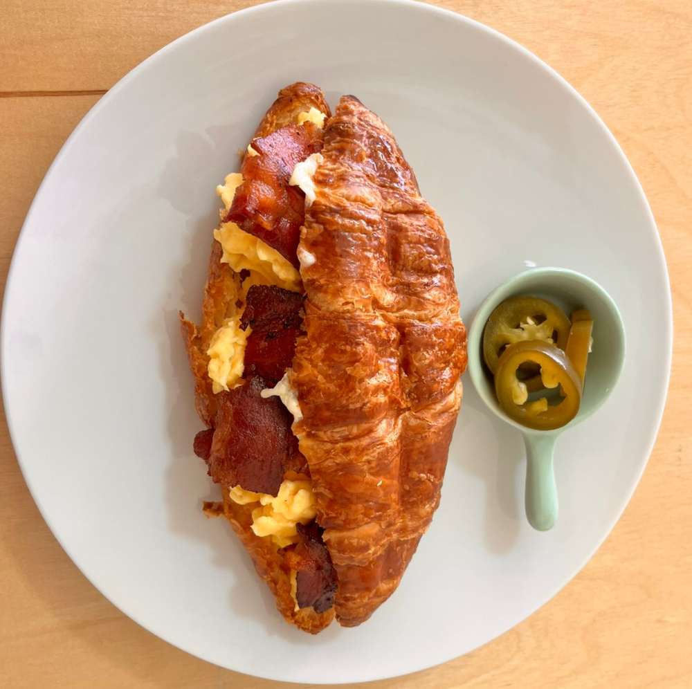 Croissant huevo y tocino