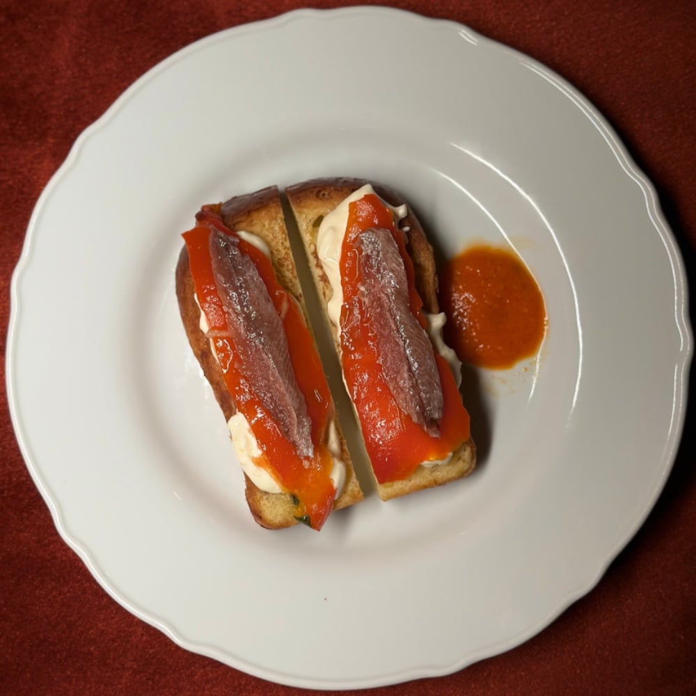 Anchovies / stracciatella / baked pepper / brioche f