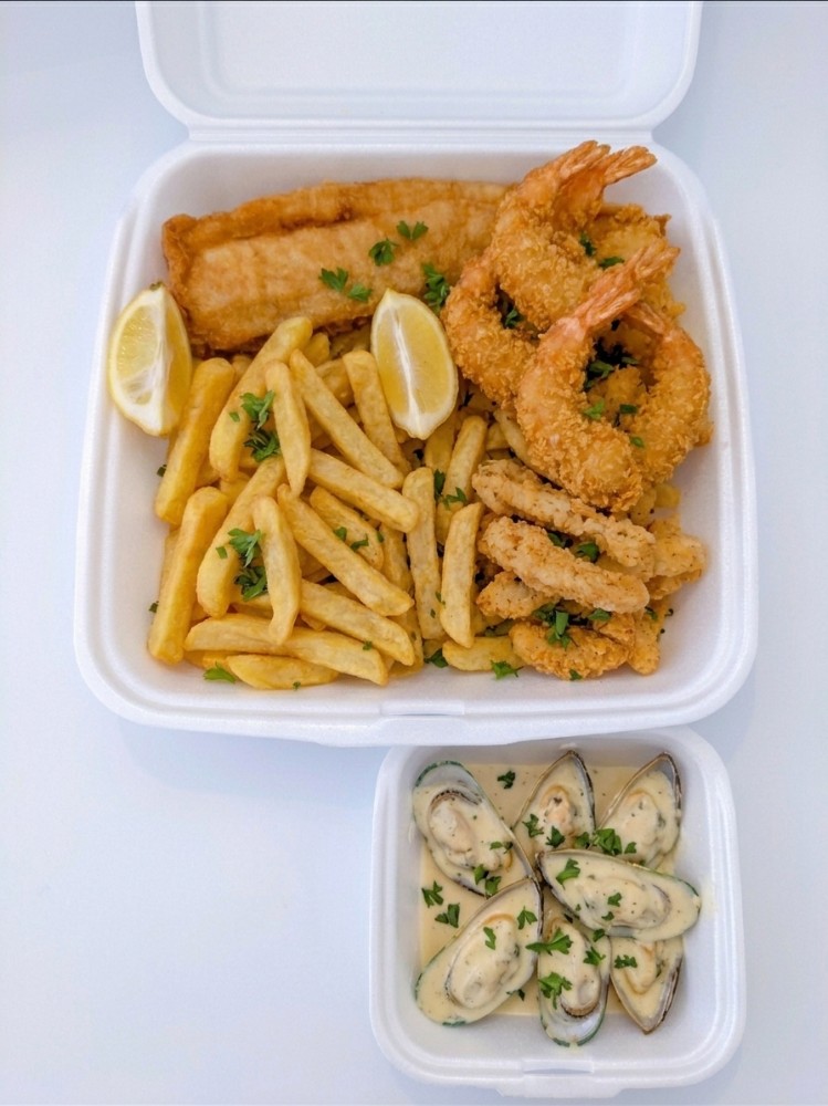Fish 200g, Calam 125g, 4xPrawns, 8xMussels & Chips 300g Combo