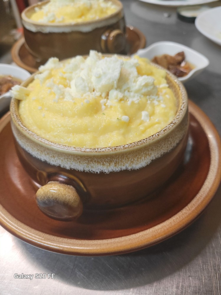 Банош з бринзою та шкварками (450г)