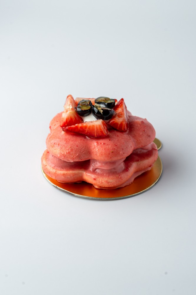 Pavlova Cake