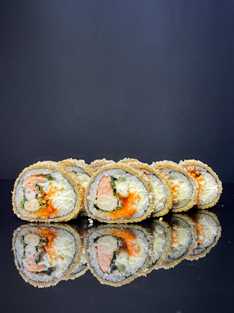 Hot roll  з лососем та шпінатом 