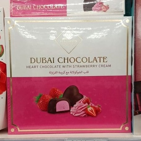 Dubai chocolate Цукерки Серце з полуничним кремом 205г (9999)