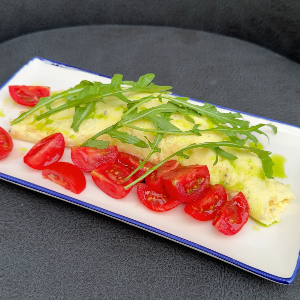 Omelette (Омлет с помидорами и зеленью)