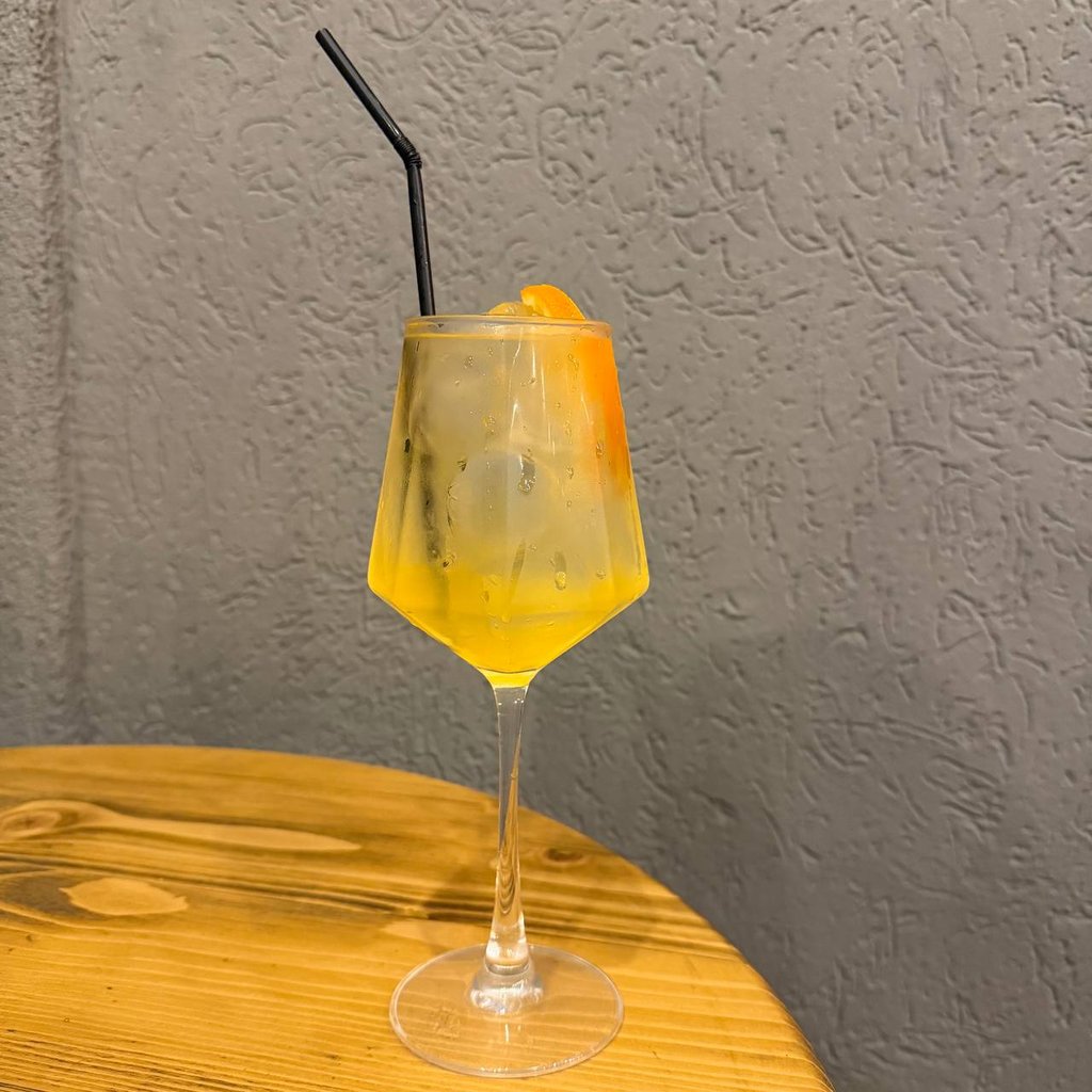 Коктейль Passionfruit Spritz 