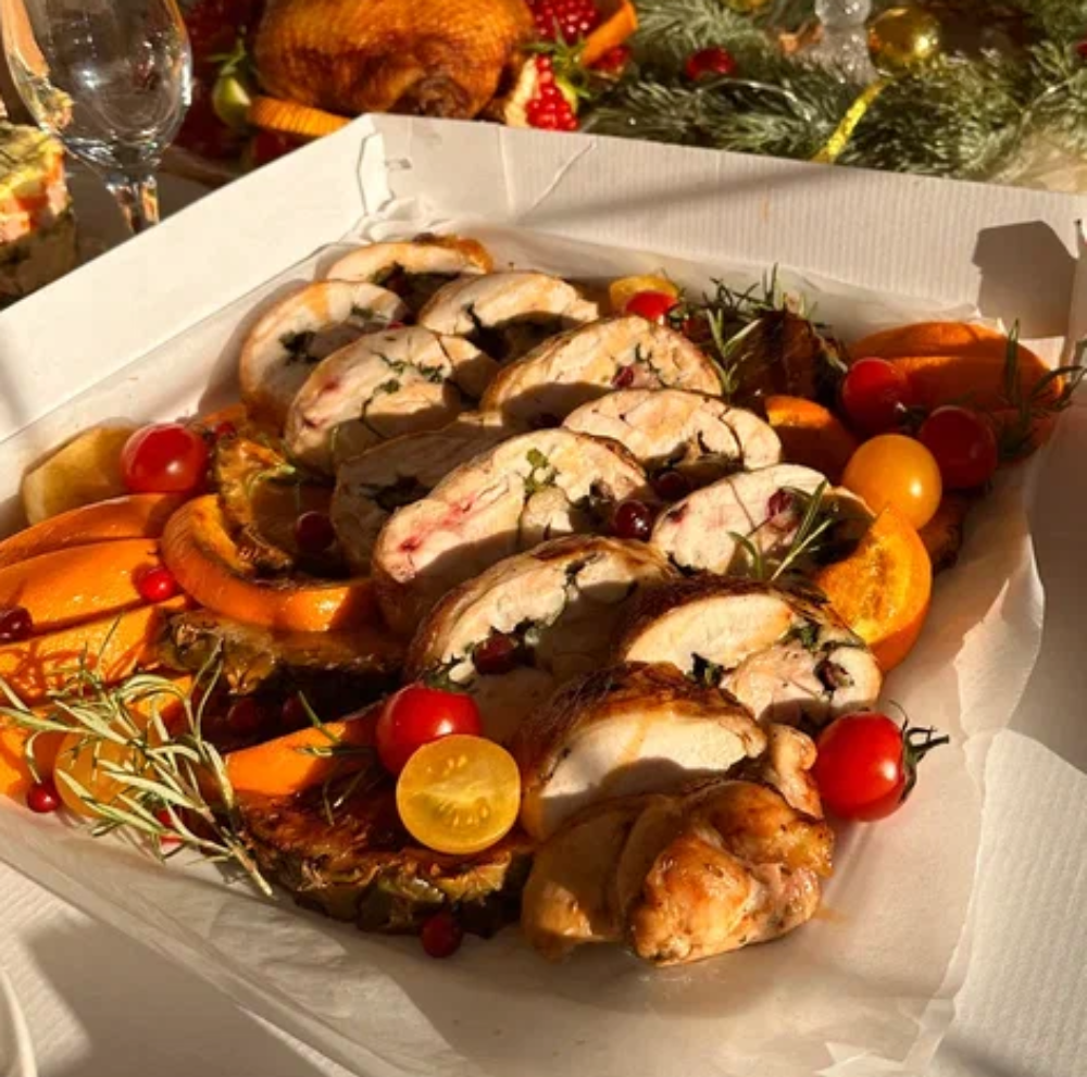 Мясной рулет с клюквой