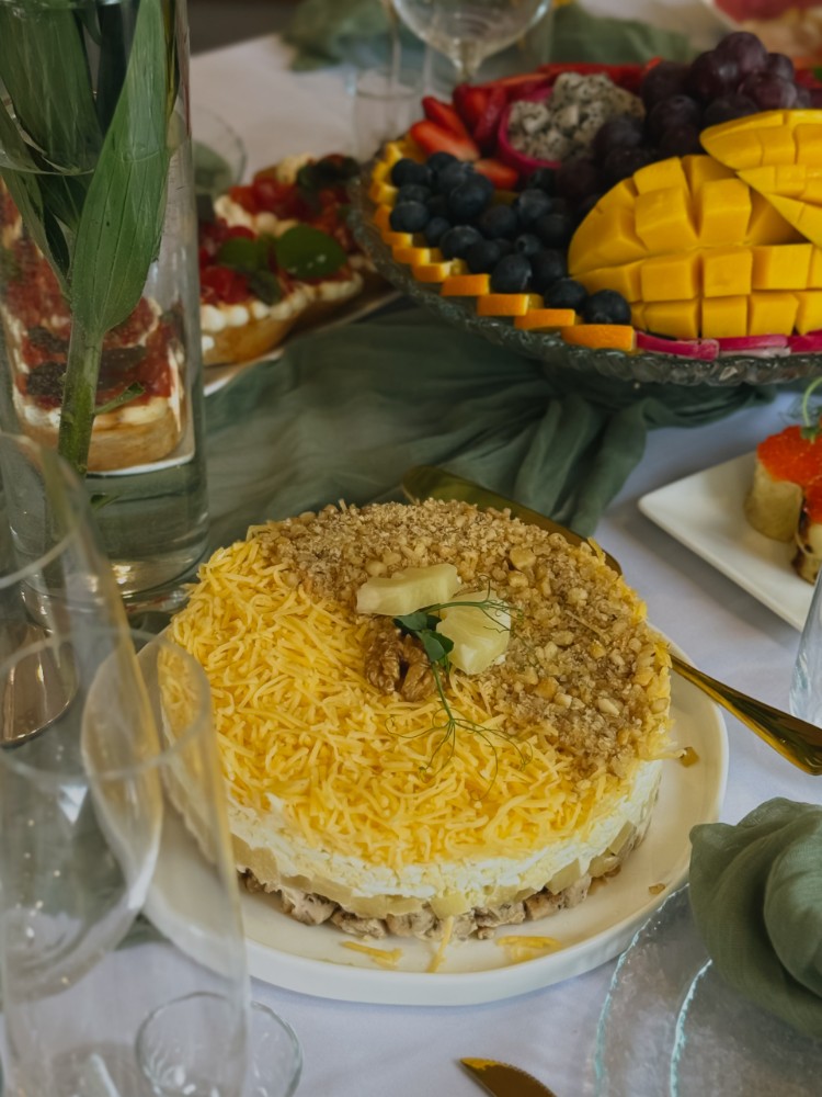Салат Курица с ананасом