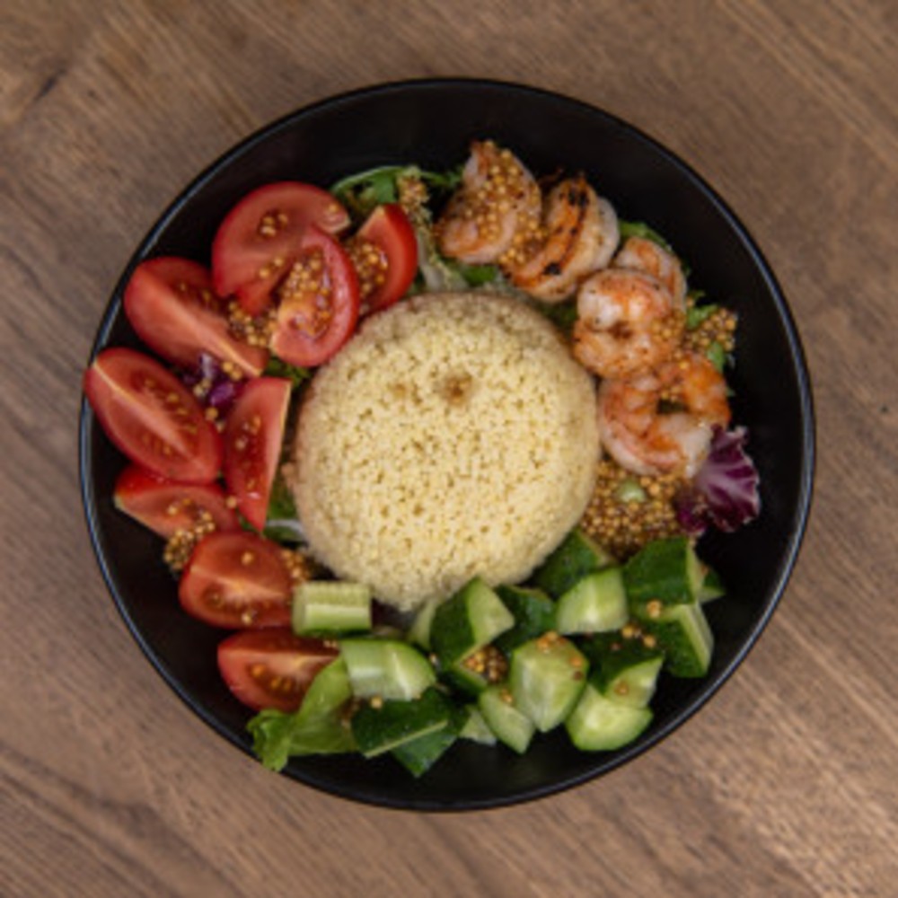 Боул з креветкою та кус кусом.