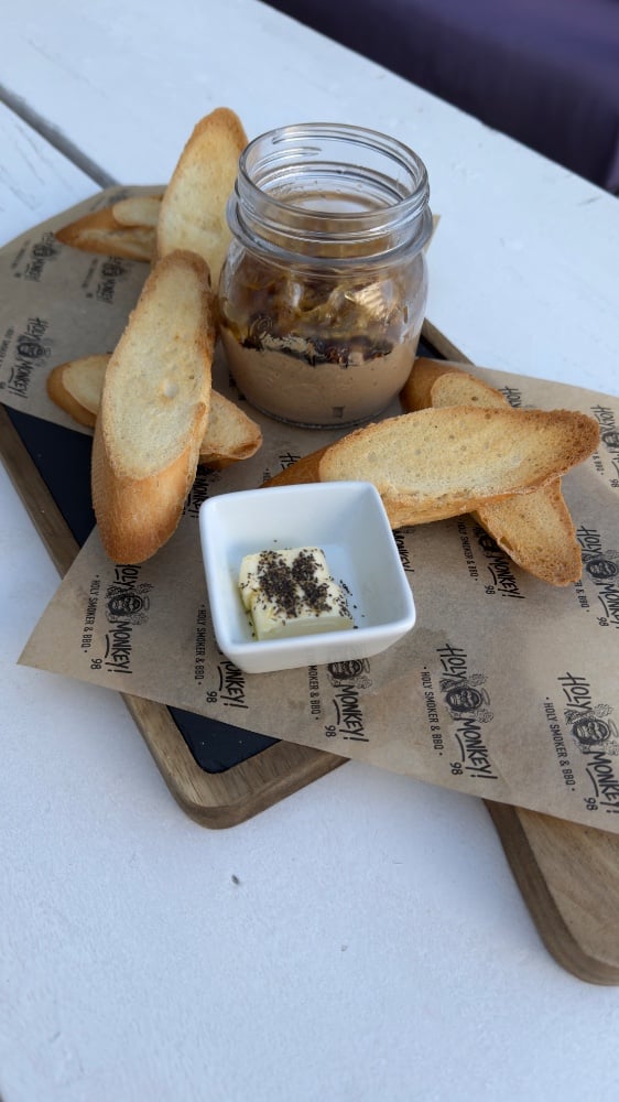 Pate de pui afumat la smoker, cu ceapă caramelizată (Курячий паштет зі смокера з карамелізованою цибулею)
