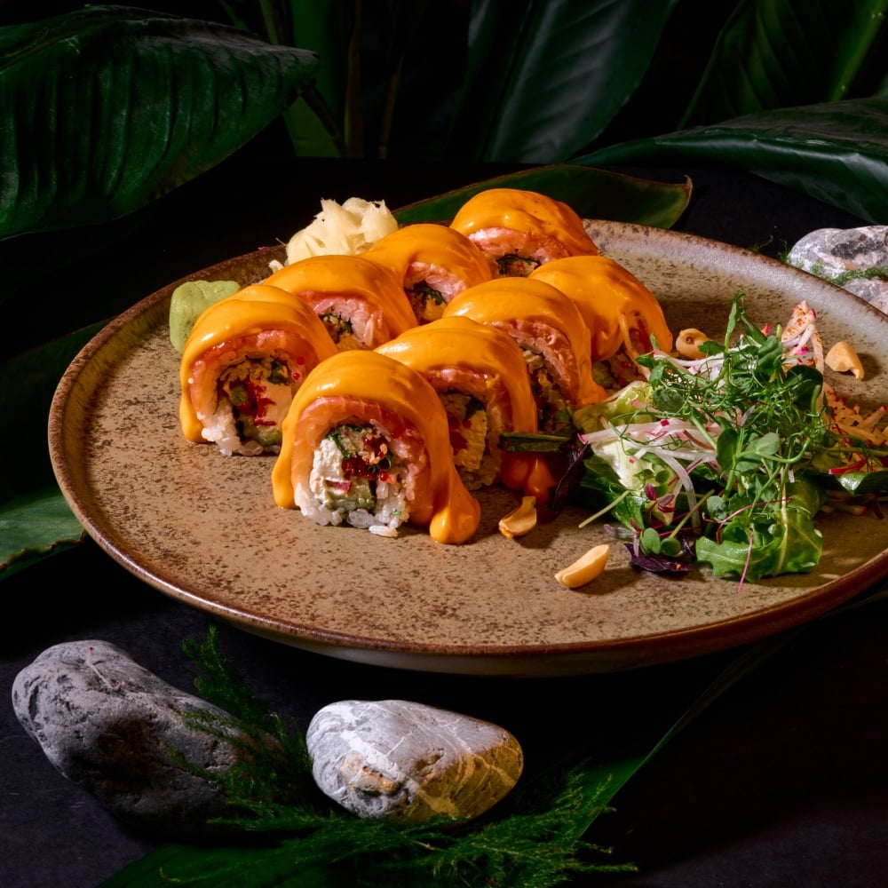 როლი ორაგული, ქოქოსი, ჩედარი / Roll Salmon, Coconut, Cheddar